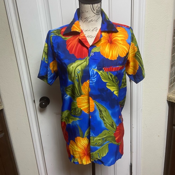 V.H.O. Tops - Bright Women’s Hawaiian Blouse